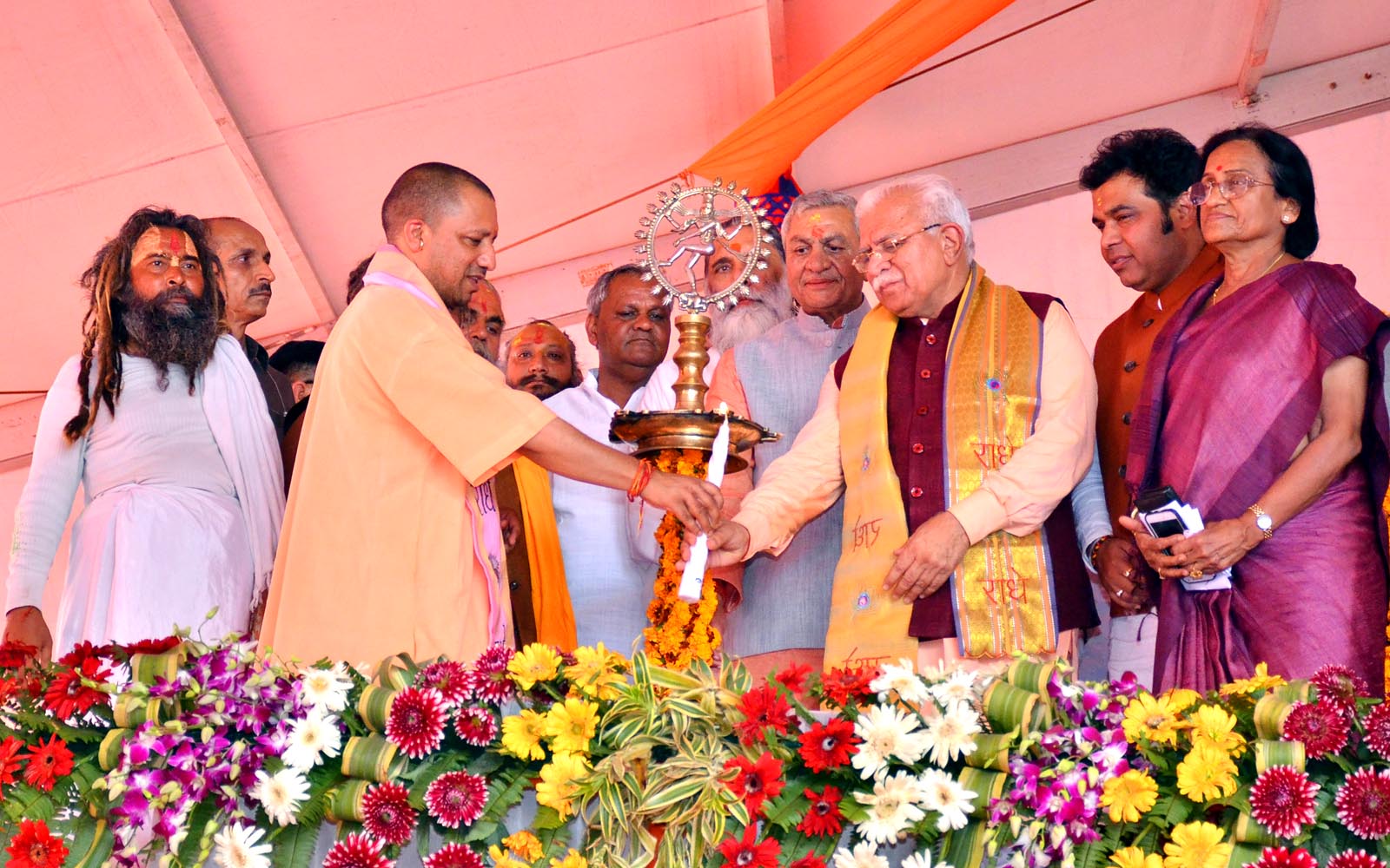 UPCM ब्रज के ‘रंगोत्सव-2018’ कार्यक्रम में हुए शामिल