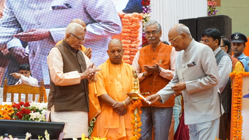UPCM और राष्ट्रपति ने वाराणसी में विभिन्न परियोजनाओं का शिलान्यास किया