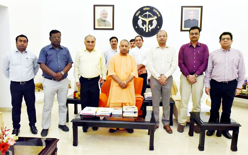 UPCM से IIT कानपुर के कार्यवाहक निदेशक मनीन्द्र अग्रवाल ने मुलाकात की