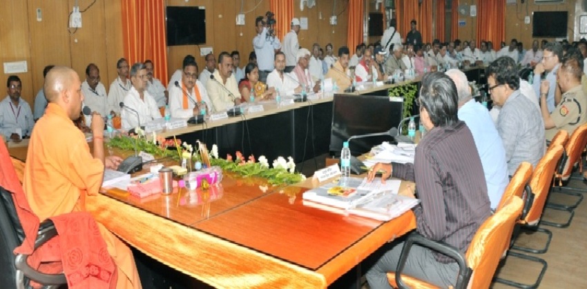 UPCM गोरखपुर की कानून व्यवस्था और विकास कार्यों की समीक्षा बैठक करते हुए