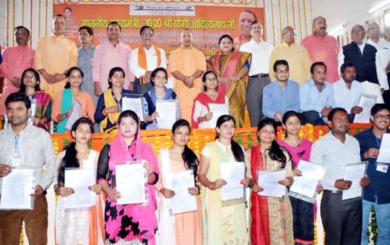 UPCM ने गोरखपुर में 854 BTC और T.E.T उत्तीर्ण प्रशिक्षणार्थियों को नियुक्ति पत्र प्रदान किया