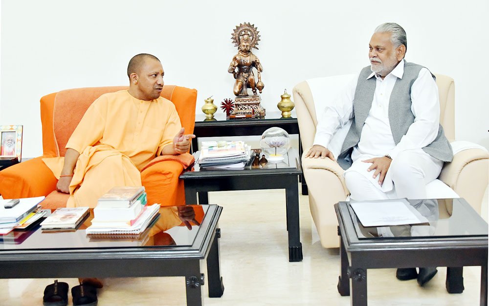 UPCM से केंद्रीय कृषि, किसान कल्याण व पंचायती राज राज्य मंत्री परषोत्तम रूपाला मुलाकात करते हुए