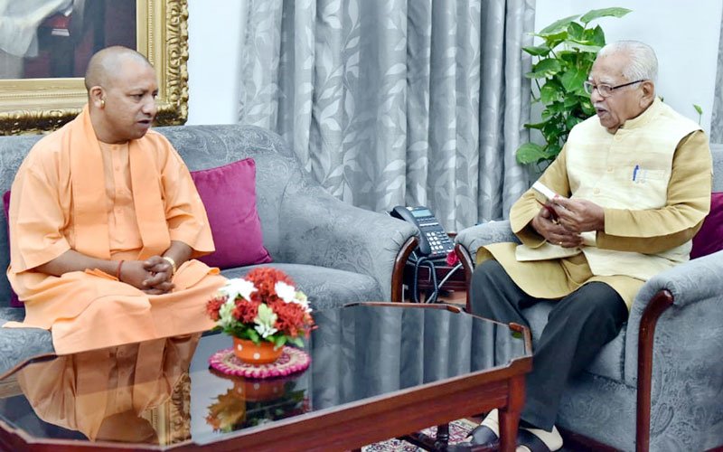 UPCM राजभवन में राज्यपाल राम नाईक से मुलाकात करते हुए