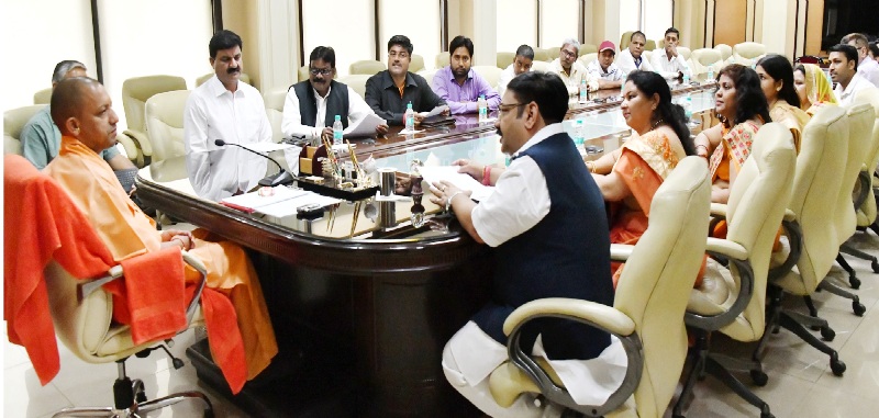 UPCM एनेक्सी में छावनी परिषदों के उपाध्यक्षों के प्रतिनिधिमंडल से मुलाकात करते हुए