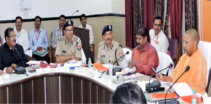 UPCM ने बदायूं में विकास कार्यों और कानून-व्यवस्था की समीक्षा बैठक की