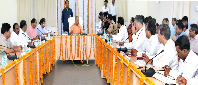 UPCM ने कासगंज में ग्राम स्वराज अभियान, विकास कार्यों और कानून-व्यवस्था की समीक्षा बैठक की