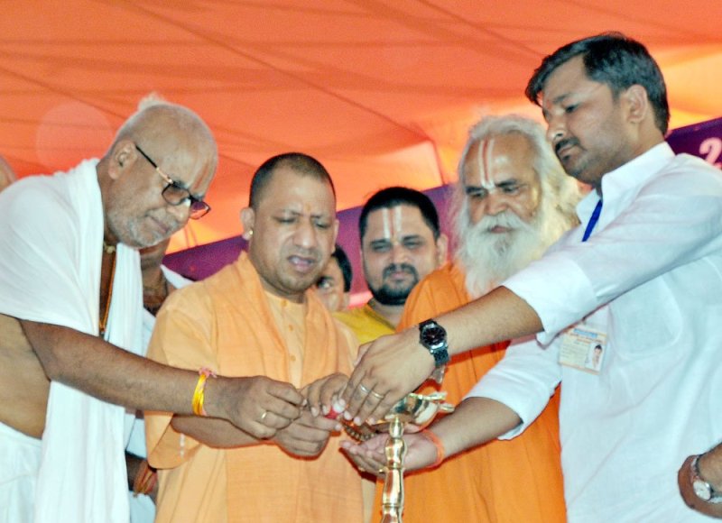 UPCM अयोध्या में सरयू की आरती पूजन कर सरयू जयंती महोत्सव का शुभारम्भ करते हुए