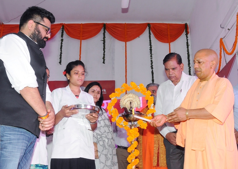 UPCM DDU गोरखपुर में ITV फाउंडेशन द्वारा अयोजित हेल्थ हेल्थ कैंप में शामिल हुए