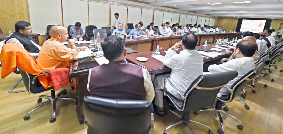 UPCM और केन्द्रीय पेट्रोलियम मंत्री ने पेट्रोलियम एवं कौशल विकास सम्बन्धी विषयों पर संयुक्त समीक्षा बैठक की