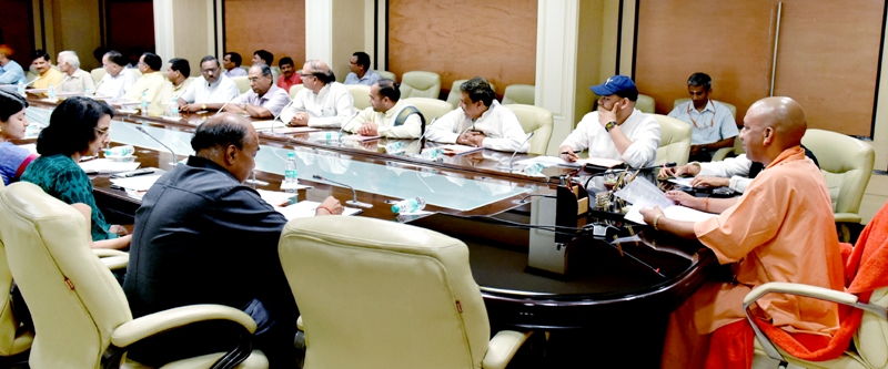 UPCM शास्त्री भवन में माध्यमिक शिक्षा विभाग की आॅनलाइन शिक्षक स्थानान्तरण प्रणाली का शुभारम्भ करते हुए