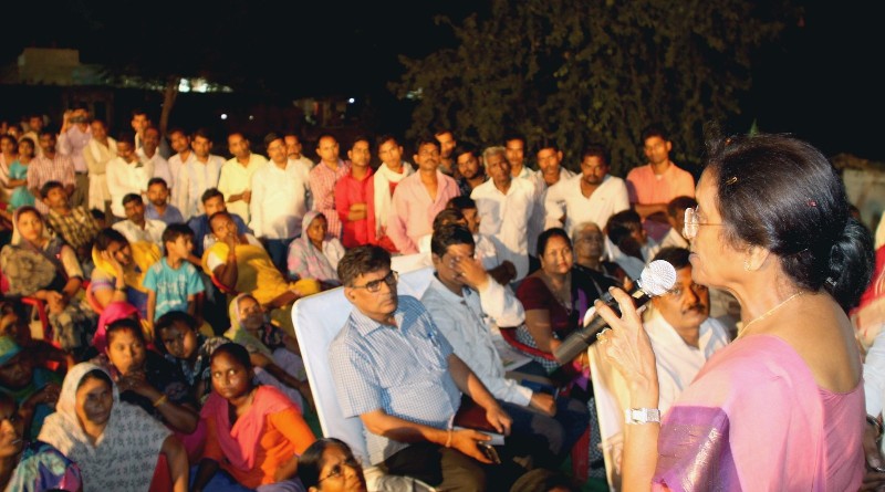 UPCM मंत्रिमंडल की पर्यटन मंत्री ने चौपाल लगाकर जनता की समस्याएं सुनी