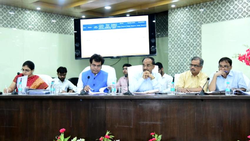 UPCM मंत्रिमंडल के ऊर्जा मंत्री ने सौभाग्य योजनान्तर्गत हो रहे विद्युतीकरण कार्यों की समीक्षा बैठक की