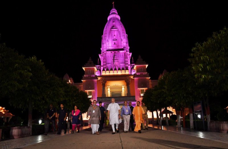 UPCM and PM Modi BHU praying at Kashi Vishwanath temple