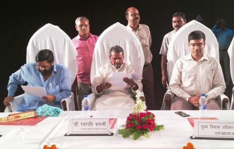 UPCM मंत्रिमंडल के समाज कल्याण मंत्री ने राष्ट्रीय वयोश्री योजना के अन्तर्गत निःशुल्क सहायक उपकरण वितरित किये