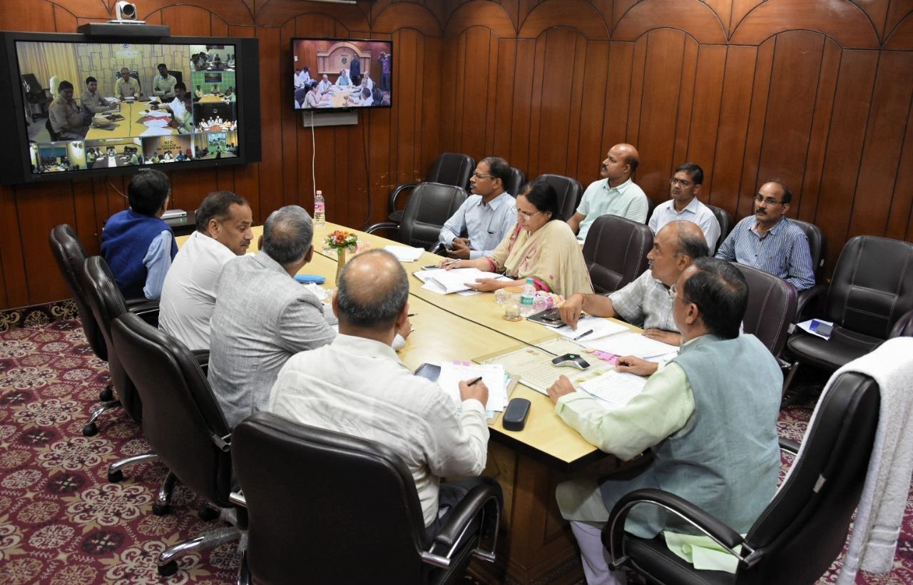 UP_Dy_CM ने विश्वविद्यालयों को शैक्षिक पंचांग के अनुसार शिक्षण कार्य सम्पादित कराने के निर्देश दिये