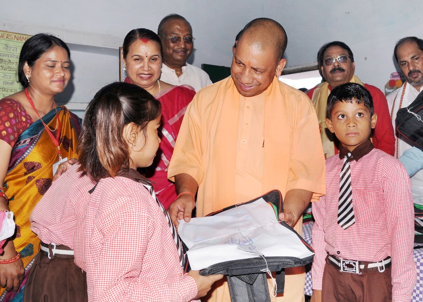 UPCM ने हाथरस के पूर्व माध्यमिक विद्यालय हतीसा और बांग्ला अस्पताल का निरीक्षण किया