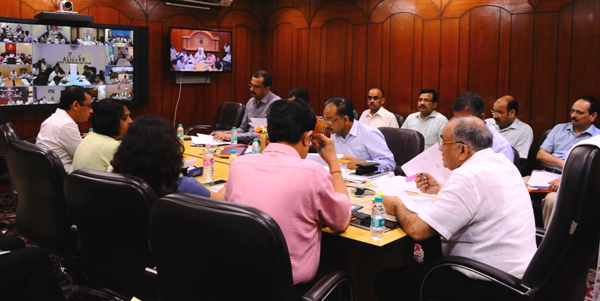 UPCM NEWS, मुख्य सचिव ने वीडियो कान्फ्रेन्सिंग के माध्यम से महत्वपूर्ण योजनाओं की समीक्षा बैठक की
