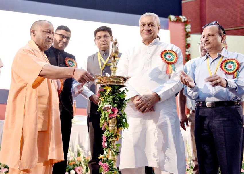 UPCM ने 'गोकुल पुरस्कार' वितरण समारोह का दीप प्रज्ज्वलित कर शुभारंभ किया