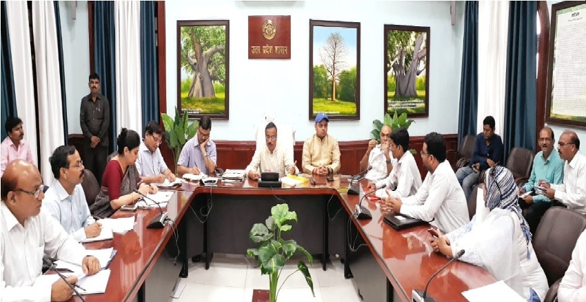 UP_Dy_CM ने B.Ed और TET के अभ्यर्थियों के प्रतिनिधिमंडल के साथ बैठक की