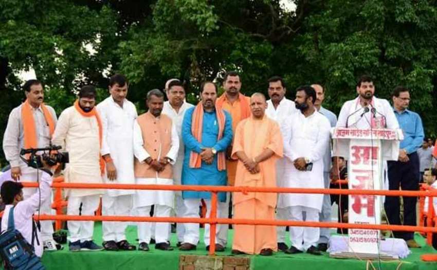 UPCM ने गोण्डा में एल्गिन-चरसड़ी बंधे का हवाई सर्वेक्षण कर बाढ़ की स्थिति का जायजा लिया
