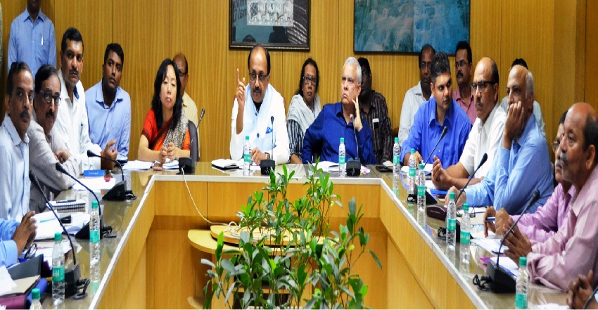 UPCM मंत्रिमंडल के चिकित्सा एवं स्वास्थ्य मंत्री ने स्वास्थ्य विभाग द्वारा संचालित योजनाओं की समीक्षा बैठक की
