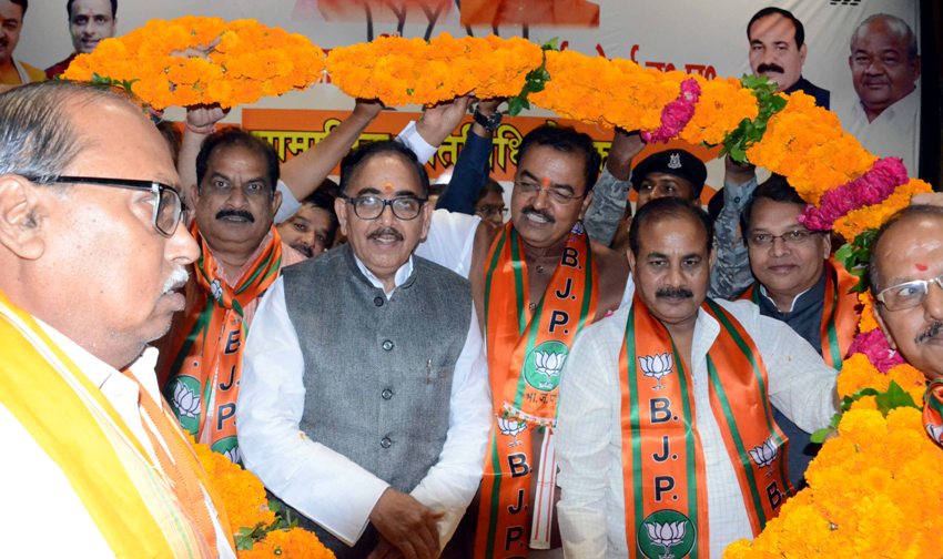 UP_Dy_CM ने “सामाजिक प्रतिनिधि बैठक” में ‘स्वर्णकार समाज’ के प्रतिनिधियों को संबोधित किया