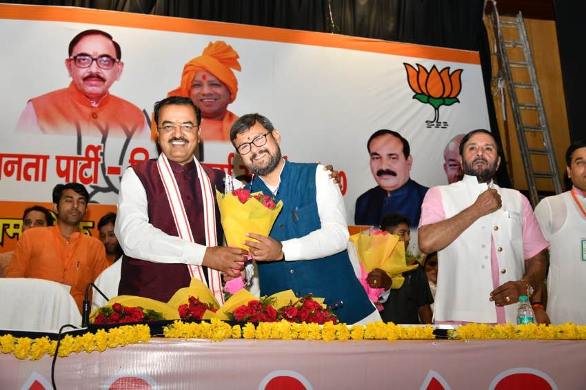 UP_Dy_CM ने कांग्रेस को भ्रष्टाचार का गंदा नाला और झूठ बोलने की मशीन कहा