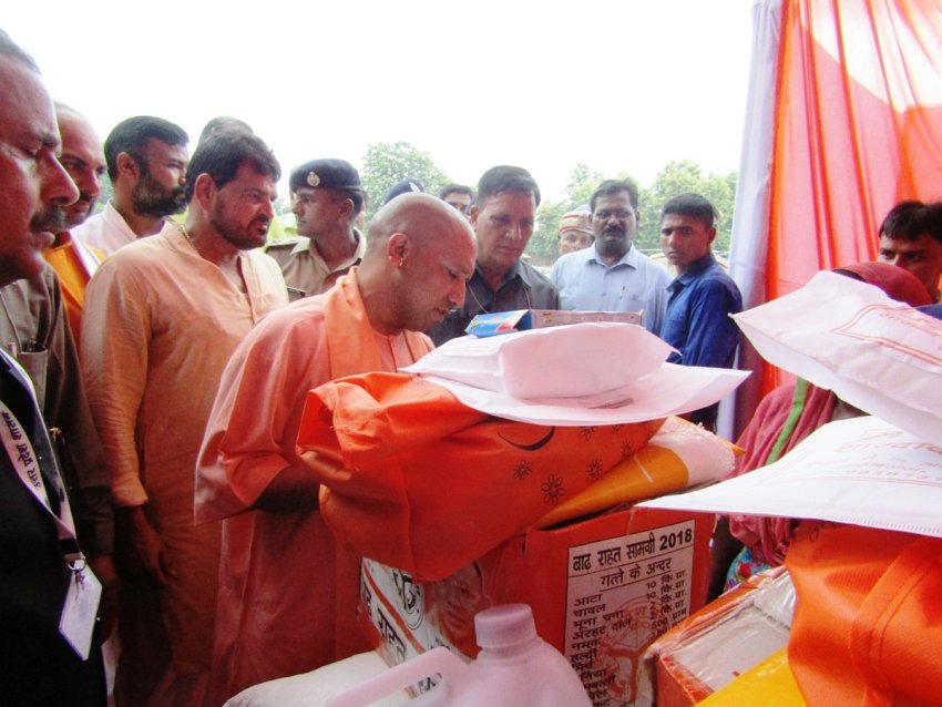UPCM ने गोण्डा के बाढ़ प्रभावितों को राहत किट वितरित की