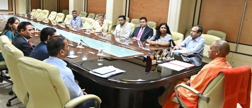 UPCM से भारतीय विदेश सेवा के अधिकारियों ने मुलाकात करते हुए