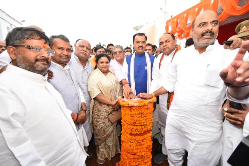 UP_Dy_CM ने फैजाबाद में 119 परियोजनाओं का शिलान्यास और लोकार्पण किया