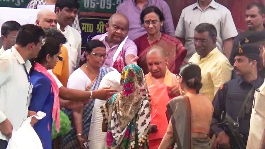 UPCM ने सीतापुर में बाढ़ पीड़ितों को राहत सामग्री वितरित की