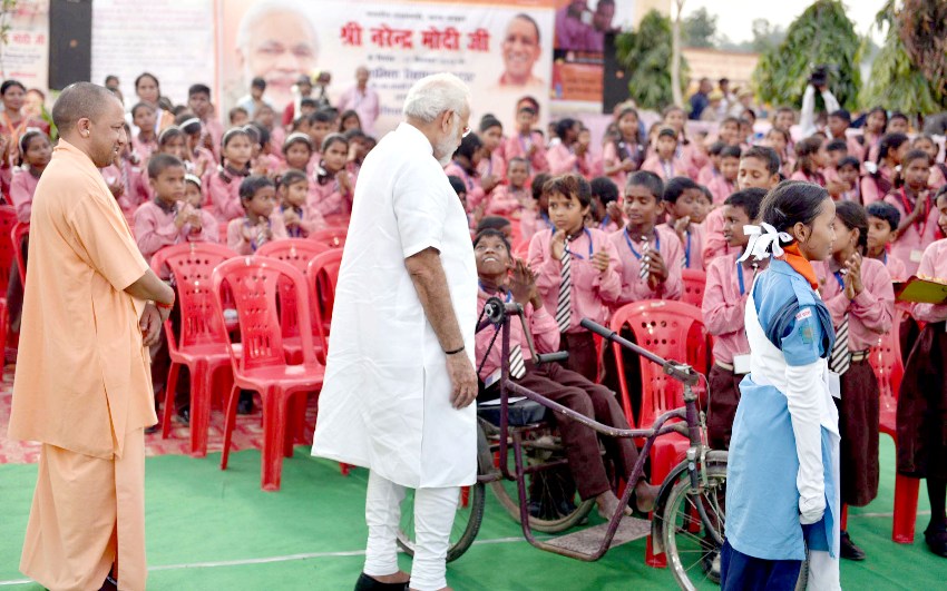 UPCM वाराणसी में ‘स्कूली बच्चों से संवाद’ कार्यक्रम में शिरकत की