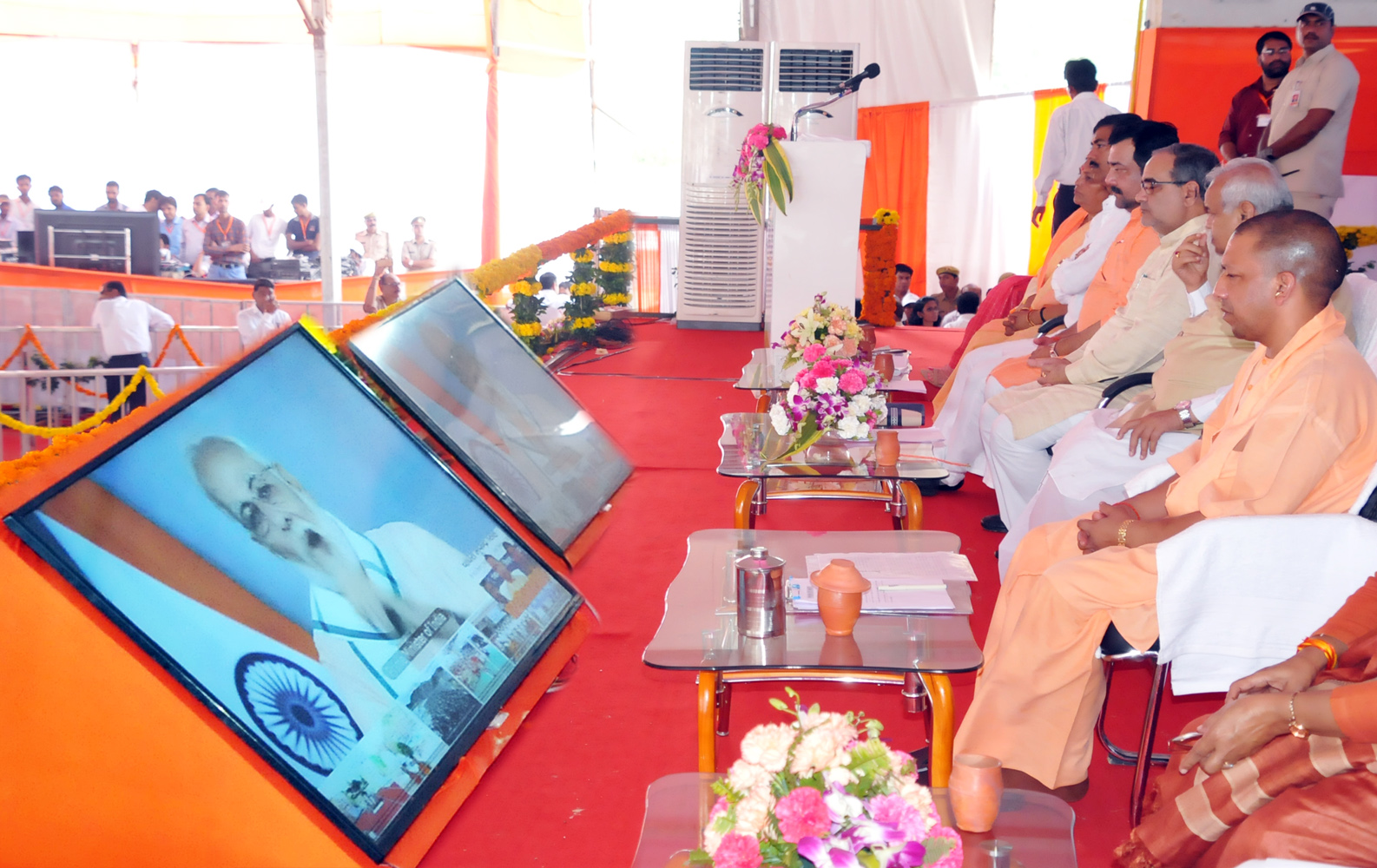 UPCM फतेहपुर के ग्राम हसनापुर सानी में ‘स्वच्छता ही सेवा अभियान-2018’ में शामिल हुए