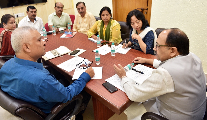 UPCM मंत्रिमंडल के चिकित्सा एवं स्वास्थ्य मंत्री ने शासकीय कार्य के प्रति उदासीनता बरतने पर अनुभाग अधिकारी पर कार्रवाई के निर्देश दिये