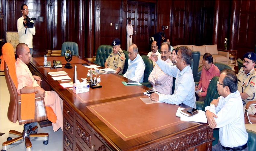 UPCM ने लोक भवन स्थित अपने कार्यालय कक्ष में अधिकारियों के साथ बैठक की