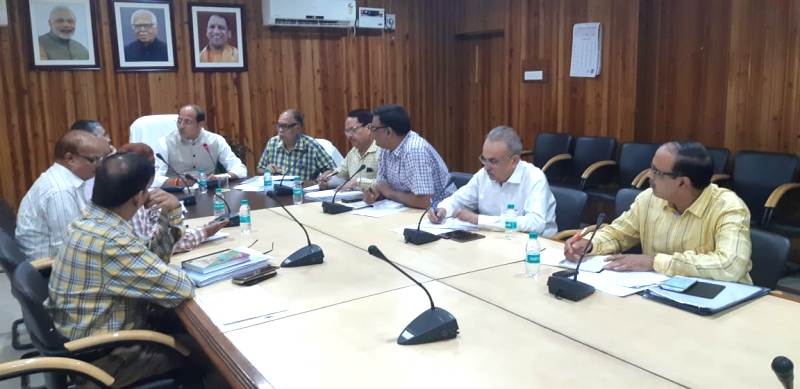 UPCM मंत्रिमंडल के गन्ना मंत्री ने चीनी मिलों द्वारा पेराई कार्य प्रारंभ करने हेतु सूचित तिथियों की समीक्षा की