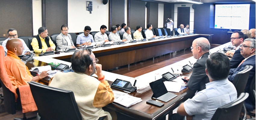 UPCM प्रदेश में 'साॅलिड वेस्ट मैनेजमेंट प्लाण्ट' स्थापित करने की इच्छुककम्पनियों की परियोजनाओं के सम्बन्ध में प्रस्तुतिकरण देखते हुए