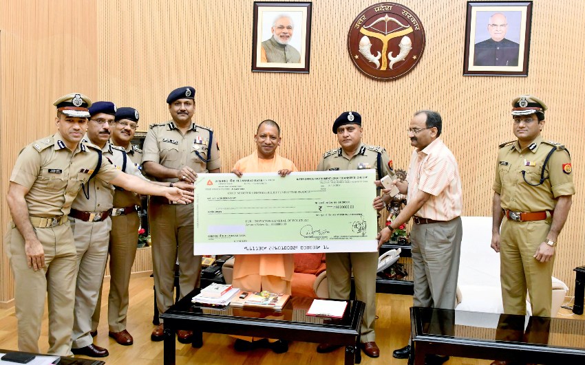UPCM को केरल राज्य के बाढ़ प्रभावितों के सहायतार्थ DGP ने 11 करोड़ रु. का चेक भेंट किया