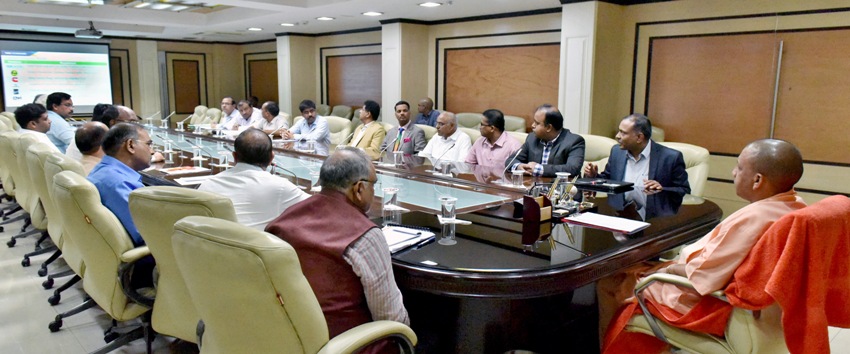 UPCM शास्त्री भवन में टाटा टेक्नोलाॅजीज के अधिकारियों के साथ बैठक करते हुए