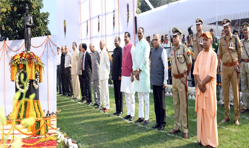 UPCM ने लखनऊ रिजर्व पुलिस लाइंस में आयोजित 'पुलिस स्मृति दिवस' पर कार्यक्रम को संबोधित किया