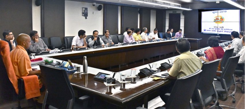 UPCM 1 नवम्बर को लोक भवन में कुम्भ मेला-2019 के दौरान माँ गंगा की अविरलता व निर्मलता हेतु प्रस्तुतीकरण देखते हुए