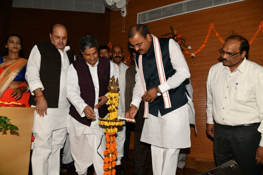 UP_Dy_CM ने कहा सहकारिता एक समुद्र है, इसमें सब कुछ समाया है