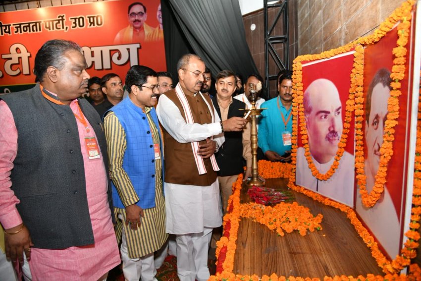 UP_Dy_CM ने कहा सोशल मीडिया जनता से जुड़ने का सशक्त माध्यम