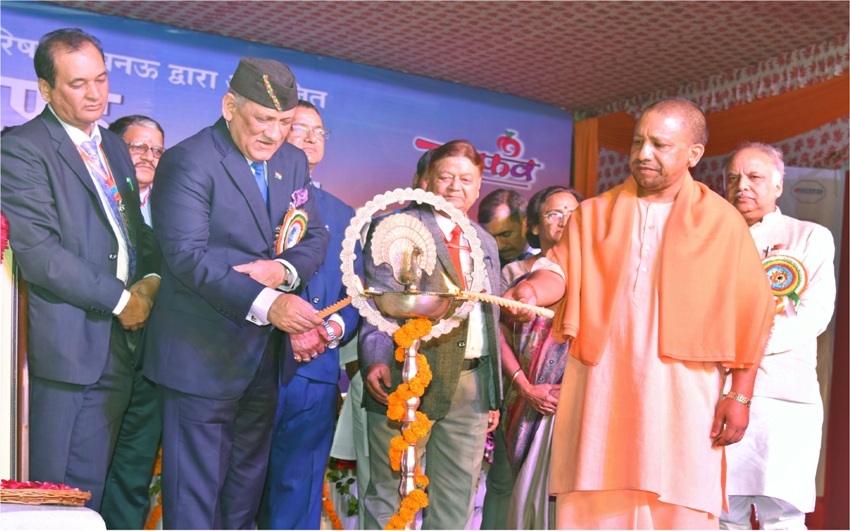 UPCM ने लखनऊ के गोमती तट पर आयोजित ‘उत्तराखण्ड महोत्सव-2018’ का शुभारम्भ किया