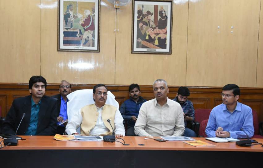 UP_Dy_CM ने सरकार की स्टार्ट-अप नीति और इलेक्ट्रानिक्स नीति में प्रस्तावित संशोधनों के सम्बन्ध में बैठक की