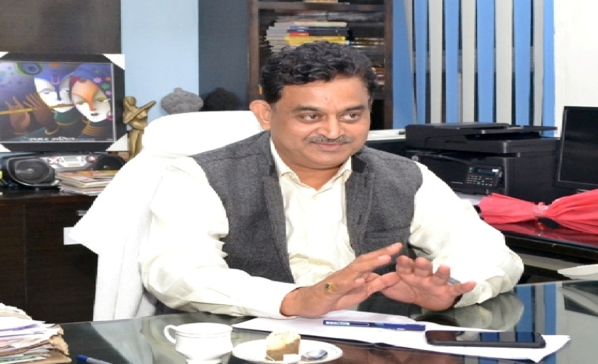 UPCM ने हिंदी संस्थान के निदेशक को दी सूचना निदेशक की कमान