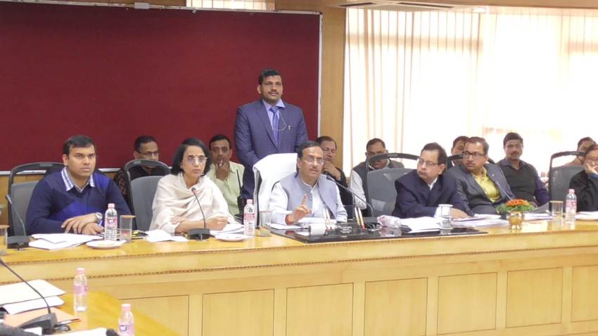 UP_Dy_CM की अध्यक्षता में बोर्ड परीक्षा-2019 की तैयारियों के सम्बन्ध में समीक्षा बैठक हुई