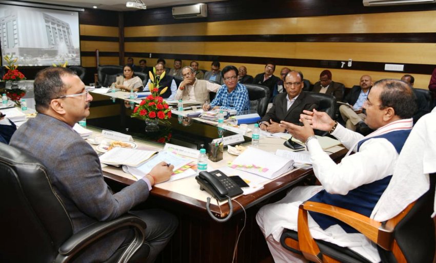 UP_Dy_CM ने कहा राजकीय निर्माण निगम प्रदेश के बाहर भी कार्य करने का प्रयास करे
