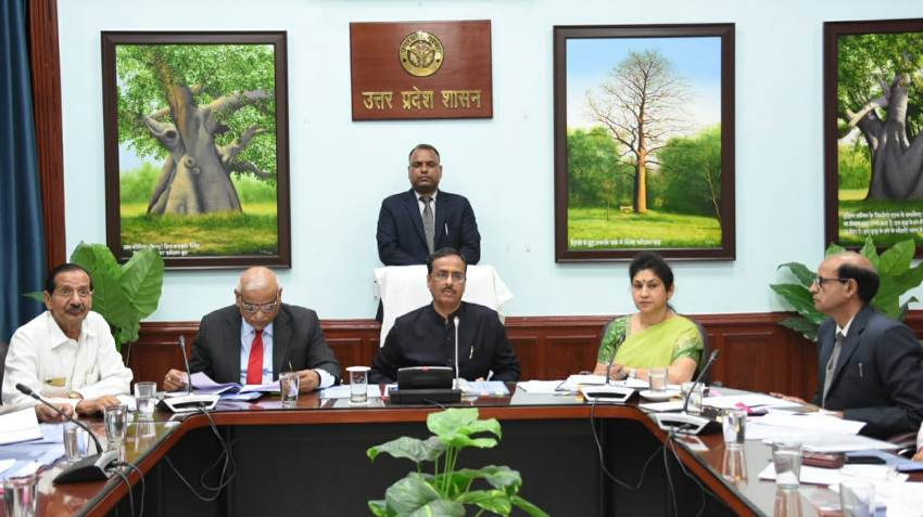 UP_Dy_CM डॉ. दिनेश शर्मा ने विधान भवन में उच्च शिक्षा विभाग की बैठक की