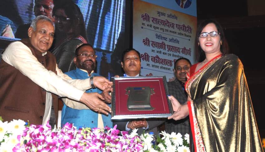 UPCM मंत्रिमंडल के सूक्ष्म, लघु एवं मध्यम उद्योग मंत्री ने कहा दलित उद्यमियों के सामान की मार्केटिंग सरकार करेगी